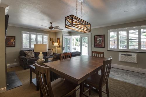 ทวิน พีกส์ ลอดจ์ แอนด์ ฮอต สปริงส์ (TWIN PEAKS LODGE & HOT SPRINGS) in อูเรย์ (โคโลราโด)