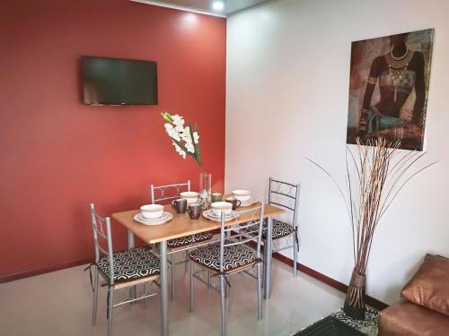 บริการและสิ่งอำนวยความสะดวก, Aptos Casa Caribe, habitaciones privadas en aptos compartidos & aptos completos con auto entrada in เปอร์โต้ ลิมอน