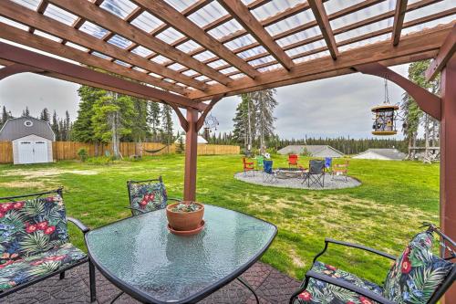 Soldotna Home with Yard, Walk to Kenai River!