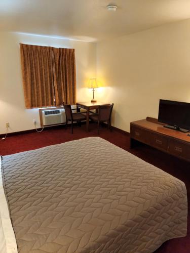 Family Budget Inn - image 11