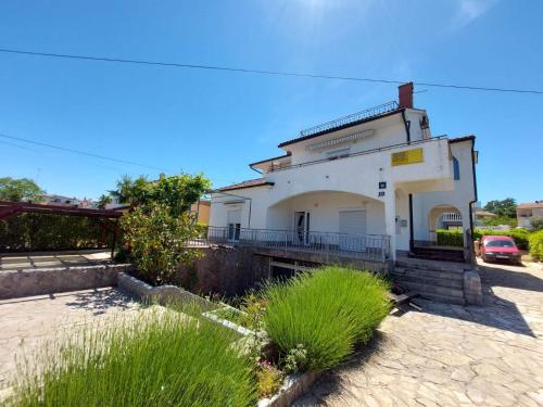  Apartments Haus Antica, Ferienwohnung in Malinska