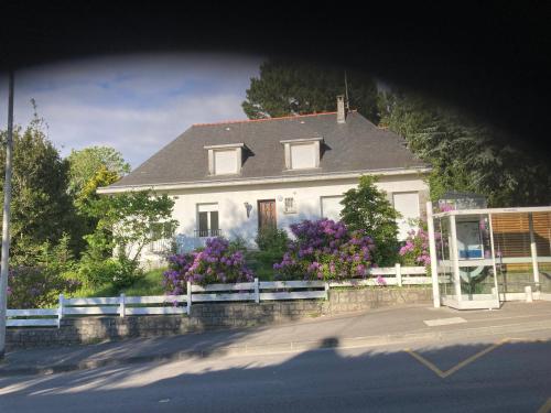 Le premier etage indépendant dans une maison avec grand parc - Location saisonnière - Lorient