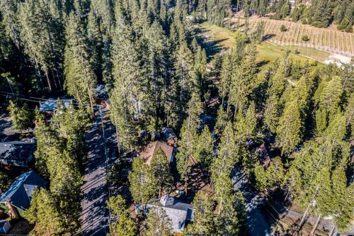 Furnished Deck High Sierra Cabin in Twain Harte! Furnished Deck High Sierra Cabin in Twain Harte!