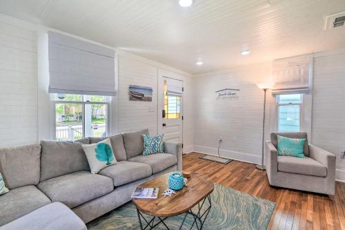 Historic Galveston Home Walk to The Strand! in Galveston, USA