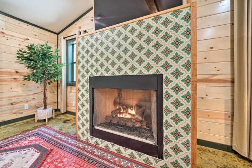 Quiet and Peaceful Hochatown Cabin with Hot Tub! in Broken Bow, USA
