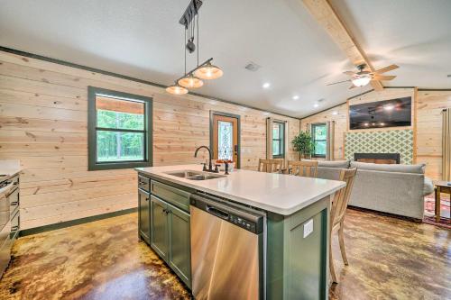 Quiet and Peaceful Hochatown Cabin with Hot Tub! in Broken Bow, USA