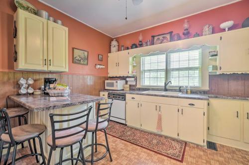 Historic Sparta Home Near Waterfalls and Hikes! in Pleasant Hill (IA)