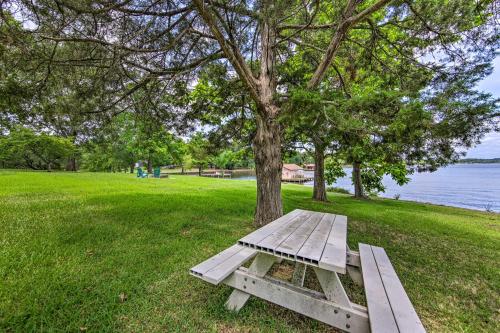 Roomy Texas Lake Retreat with Private Boat Ramp