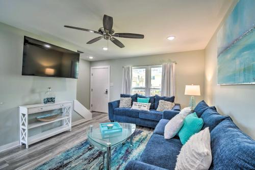 Gulf Shores Condo - Walk to Beach and Restaurants!
