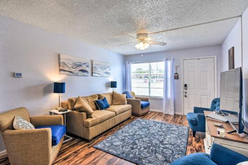 Vibrant Seabrook Condo with Waterfront Pool! - Apartment - Seabrook
