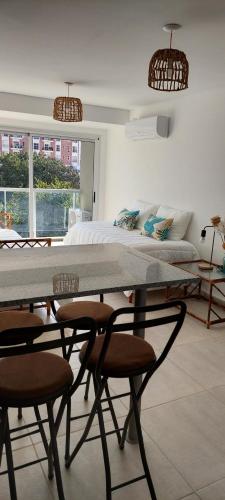 One-Bedroom Apartment image 4
