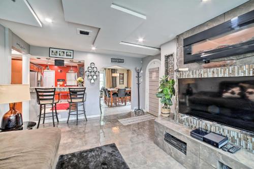 Pittsburgh Home with Pool, Fire Pit and Game Room in Pittsburgh, USA