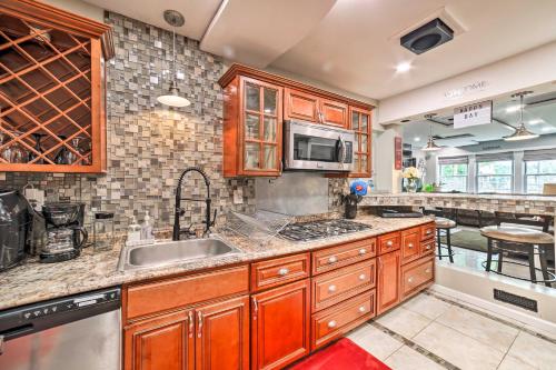 Pittsburgh Home with Pool, Fire Pit and Game Room in Pittsburgh, USA