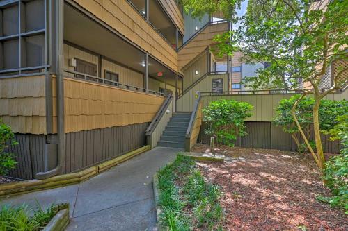 Charming Condo with Pool Access - Walk to Beach