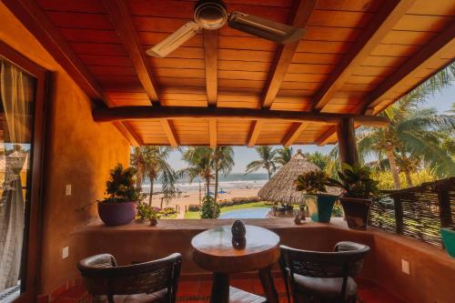 370484810 Tres Mujeres Hotel