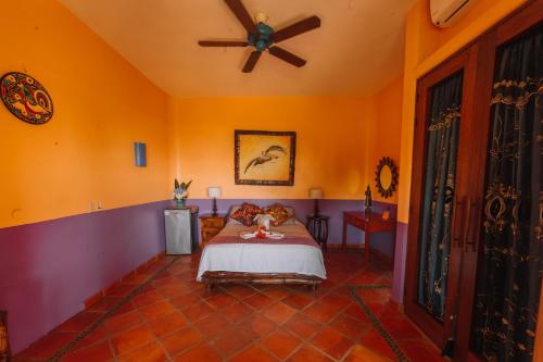 370487827 Tres Mujeres Hotel