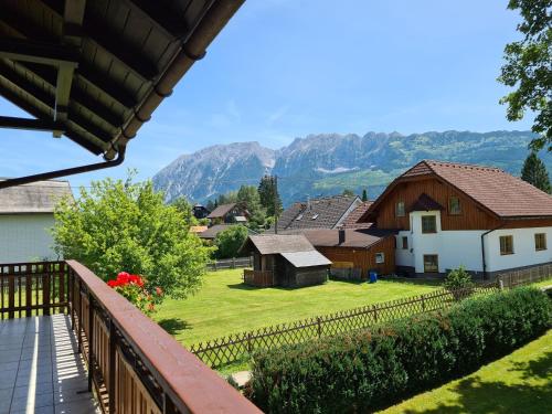 Flat Alpenroos in Bad Mitterndorf with sunny balcony