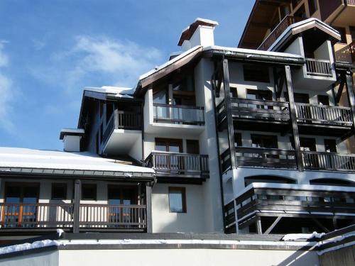 Duplex spacieux pied des pistes avec balcons et parking couvert - FR-1-344-801 near Chalet du Sunny