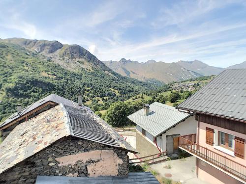 Chalet en bois, 4 chambres, WIFI, skis, parking proche, 8 pers - FR-1-344-791 in Praranger