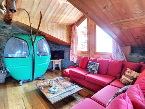 Chalet en bois, 4 chambres, WIFI, skis, parking proche, 8 pers - FR-1-344-791 in Praranger