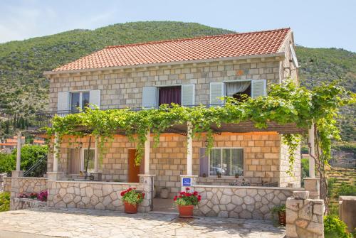 Apartment Moretić (Apartment Moretic) in Gromaca