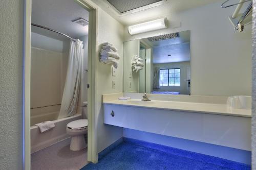 Motel 6-Kingman AZ - Route 66 East - image 3