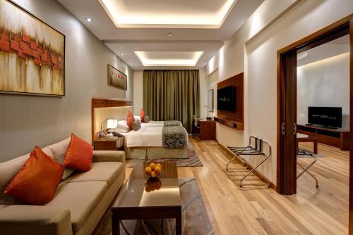 Deluxe Two-Bedroom Suite image 10