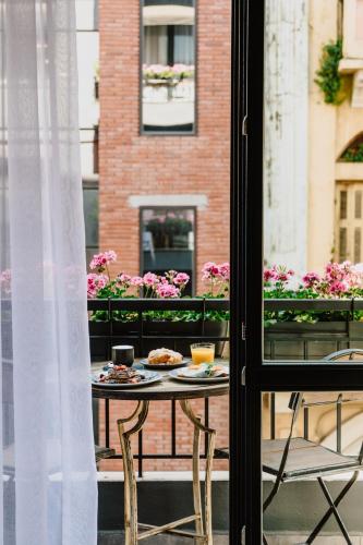 The Mood Luxury Rooms Room Type - Deluxe Double Room with Balcony