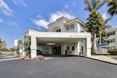 Entrance, Motel 6 Ventura, CA - South in Ventura (CA)