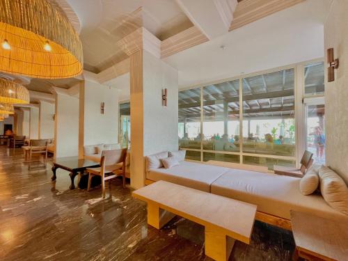 LAUR HOTELS Experience & Elegance LAUR HOTELS Experience & Elegance
