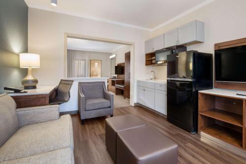 MainStay Suites Orange County John Wayne Airport in Santa Ana, USA