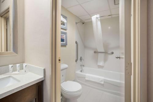 MainStay Suites Orange County John Wayne Airport in Santa Ana, USA