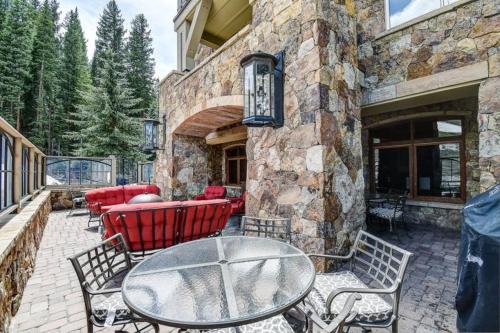 Premier 4 Bedroom Ski In, Ski Out Lone Eagle Condo With The Best Access To Skiing In Keystone