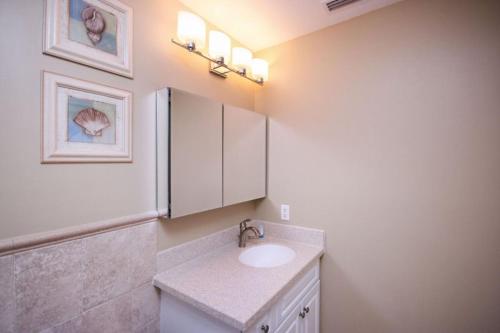 Sanibel Arms G8 - main image