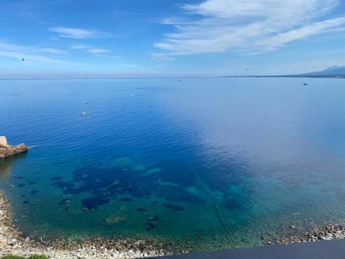 Appartement vue mer et îles italiennes