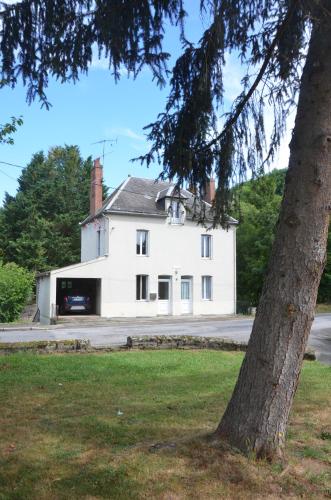 AU BORD DE L'EAU studio 1 - Location saisonnière - Chambon-sur-Voueize