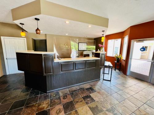 Vestíbulo, Court Plaza Inn & Suites of Mackinaw in Mackinaw City (MI)
