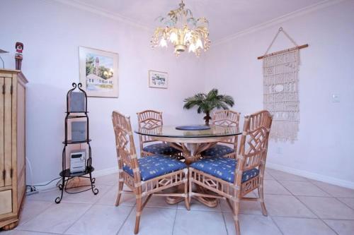 Sanibel Arms A6 - image 3