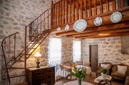 Light Stone & History-Mani Traditional Stone House gîte à louer Krifonéri