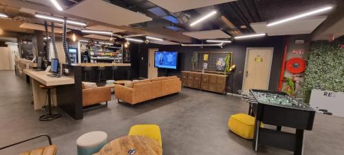 Bar/Lounge, Auberge Jeunesse Charleroi Youth Hostel in Charleroi