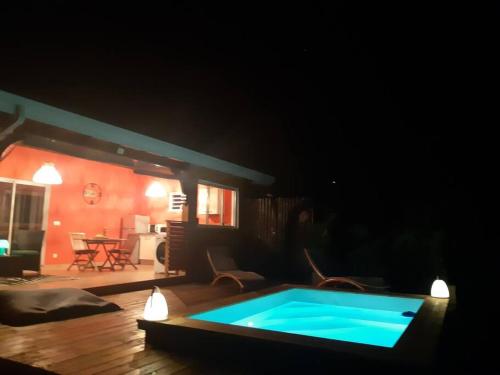 TI COIN RELAX bungalow vue mer piscine privee in Berard