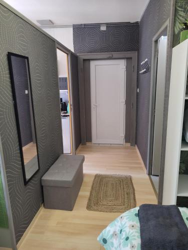 Bejárat, Studio indépendant accès direct autonome. (Studio independant acces direct autonome.) in Cateau-Cambresis