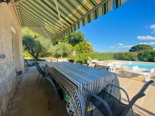 MAISON AXALY SAINT MARTIN D’ARDECHE 12 PERSONNES AVEC PISCINE