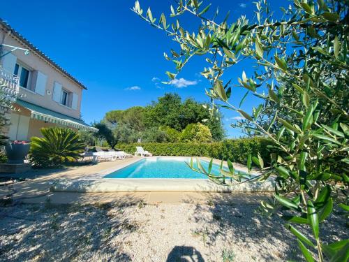 MAISON AXALY SAINT MARTIN D’ARDECHE 12 PERSONNES AVEC PISCINE