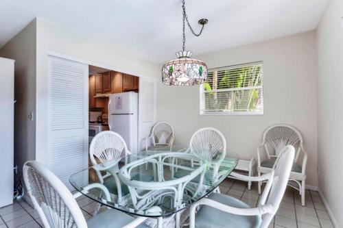 Sanibel Arms E4 - image 3