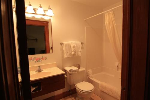 37063947 Town Hall Inn