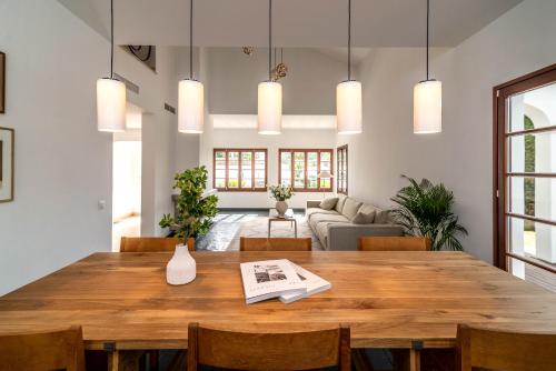 Luxury 3 bed Villa with Heating Pool - Nueva Andalucía (Luxury 3 bed Villa with Heating Pool - Nueva Andalucia) in Marbella