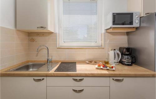 Konyha, Beautiful Home In Malinska With Kitchen in Milcetici