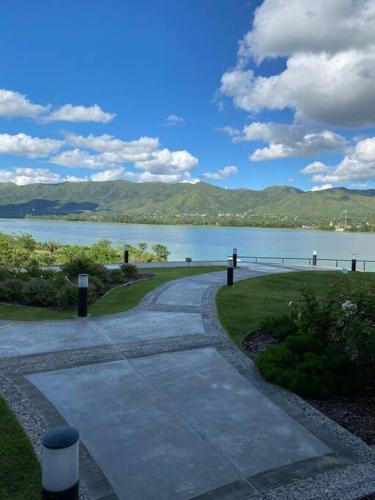 Departamento con vista al lago en Veneto Village