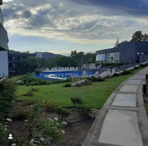 Departamento con vista al lago en Veneto Village